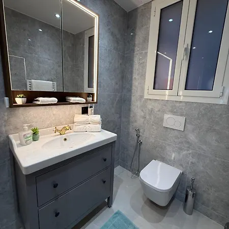 Cozy With Sea View Monaco Apartment *